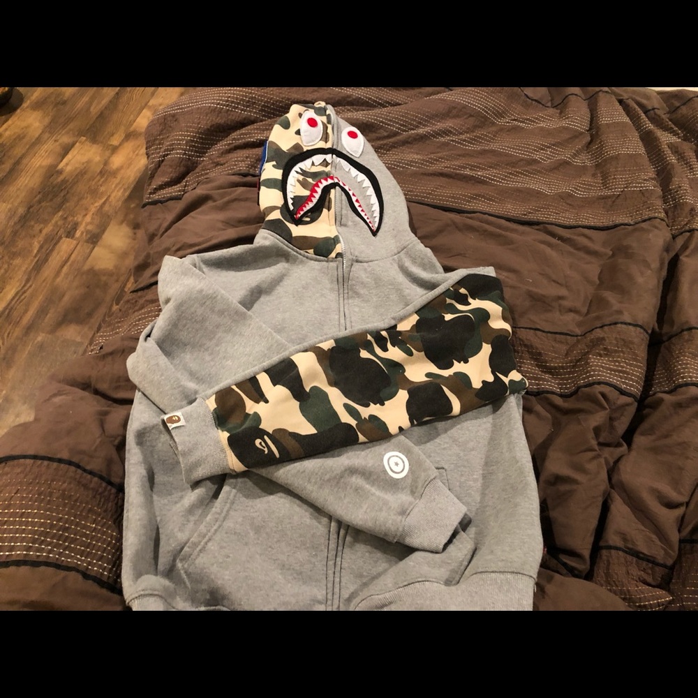 **SOLD** Authentic shark BAPE hoodie XL